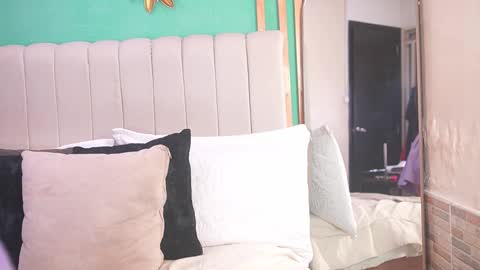 K A T L Y N  online show from November 2025 06:12:01 PM