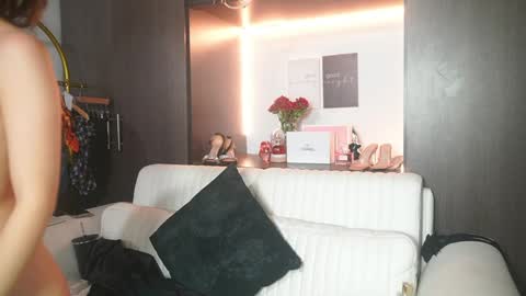 K A T L Y N  online show from April 2026 05:21:02 PM