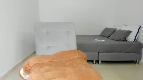 Follow me on instagram and twitter as correaktnees online show from January 2025 10:01:01 AM