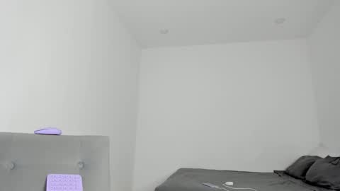 Follow me on instagram and twitter as correaktnees online show from March 2025 10:13:02 AM