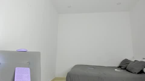 Follow me on instagram and twitter as correaktnees online show from March 2025 10:41:02 AM