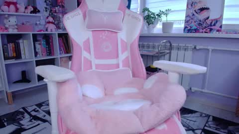 Katrin online show from October 2025 01:21:02 PM