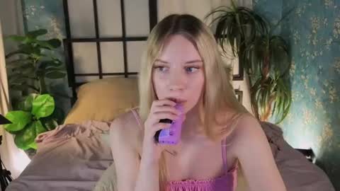 Snapshot of katt_yy chatting on July 2026 05:01:01 AM katt_yy online show from July 2026 05:01:01 AM