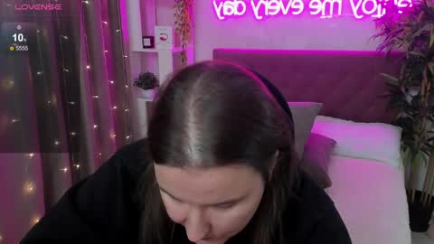 Snapshot of katyaneilson chatting on May 2026 06:32:01 AM Kate online show from May 2026 06:32:01 AM