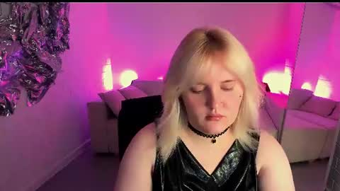 Snapshot of katybriggs chatting on June 2026 05:10:02 AM Katy online show from June 2026 05:10:02 AM