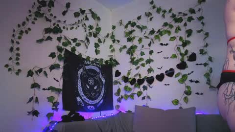 Snapshot of kawai_kittypussy chatting on May 2026 07:48:02 AM Mia online show from May 2026 07:48:02 AM