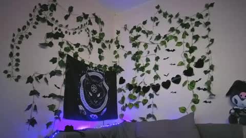 Snapshot of kawai_kittypussy chatting on May 2026 07:47:01 AM Mia online show from May 2026 07:47:01 AM