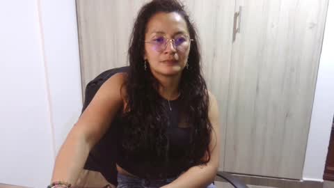 Snapshot of kawit1 chatting on January 2025 10:49:02 PM Khawit online show from January 2025 10:49:02 PM