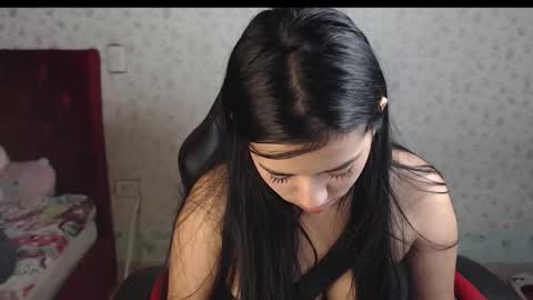 Kayla online show from October 2025 07:42:02 AM