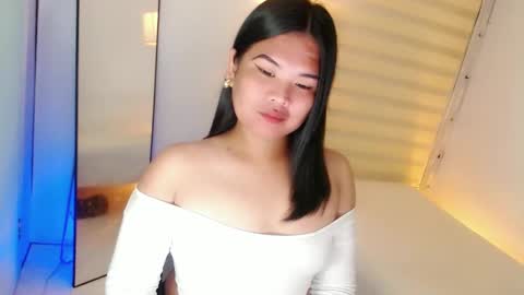 Y O U R        F U T U R E       K A Y L E E  online show from February 2025 01:19:01 AM