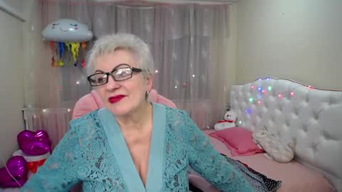 kaylesmoll online show from January 2025 04:02:01 AM