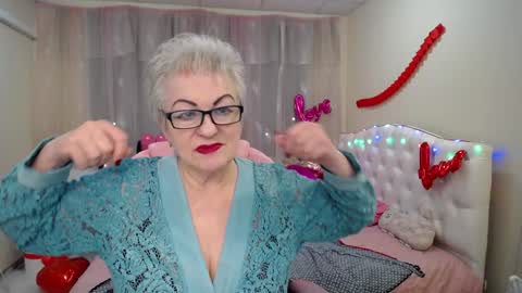 kaylesmoll online show from February 2025 03:52:02 AM