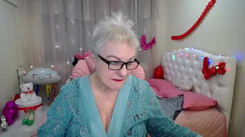 kaylesmoll online show from February 2025 10:31:01 PM