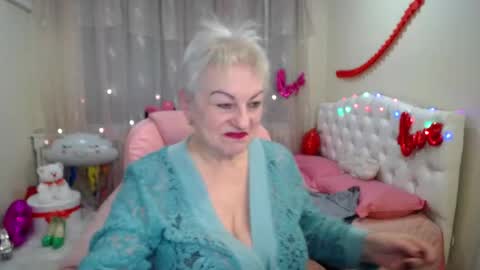 kaylesmoll online show from February 2025 05:01:01 AM