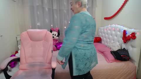 kaylesmoll online show from March 2025 07:15:02 PM