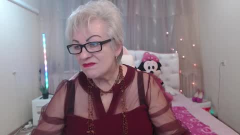 kaylesmoll online show from September 2025 06:30:02 PM