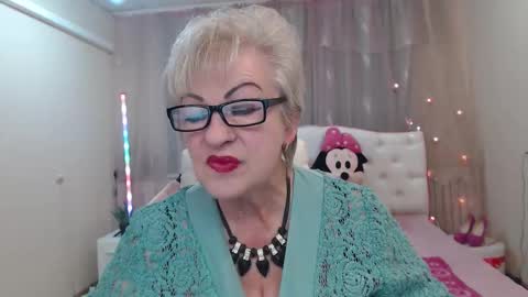 kaylesmoll online show from September 2025 06:40:02 PM