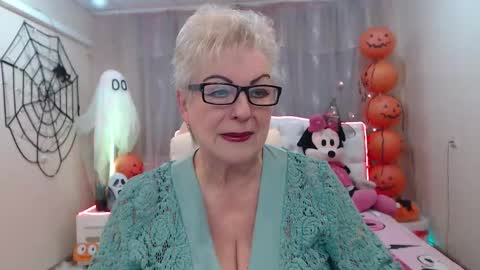 kaylesmoll online show from October 2025 06:42:01 PM