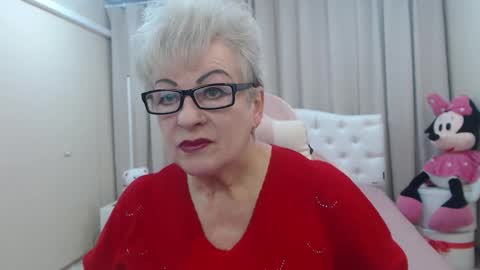 kaylesmoll online show from February 2026 07:58:02 PM