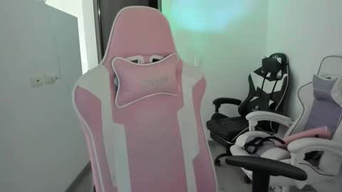 kaylie online show from October 2025 11:11:02 AM