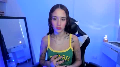 Snapshot of kaylie_xxx chatting on May 2026 08:24:02 PM kaylie online show from May 2026 08:24:02 PM
