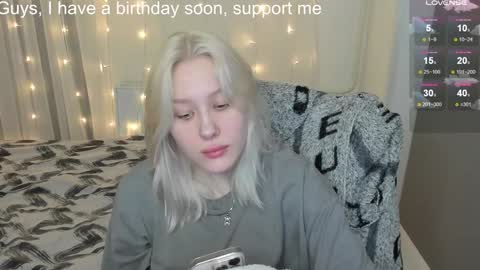 Seb Polly Roxy Jonny online show from February 2025 04:58:01 PM