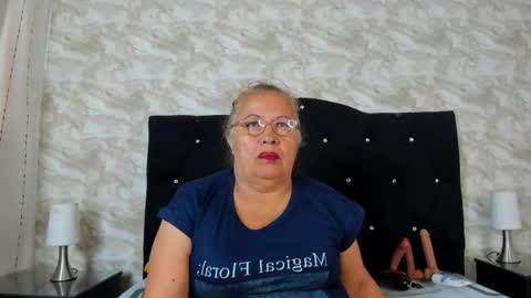 Snapshot of keiralennox chatting on October 2025 11:32:02 AM online show from October 2025 11:32:02 AM