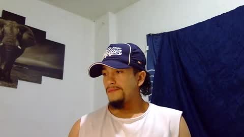 Snapshot of keivid_2303 chatting on February 2025 10:03:02 AM david online show from February 2025 10:03:02 AM