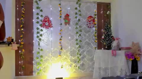 kelly__thomson online show from December 2025 12:16:01 AM