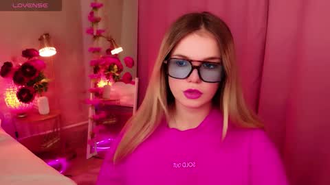 Kelly online show from November 2025 06:23:02 PM