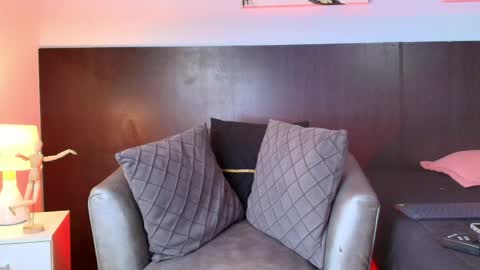 Kelly  online show from April 2026 07:44:01 PM