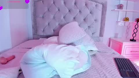 Snapshot of kellymillian_ chatting on December 2024 05:48:01 PM kellyMillian  online show from December 2024 05:48:01 PM