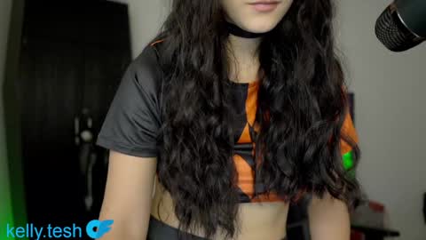 Kelly online show from October 2025 05:43:01 PM