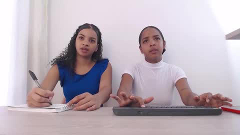 Snapshot of kendaall_sweet chatting on December 2024 12:51:02 PM Kendall online show from December 2024 12:51:02 PM