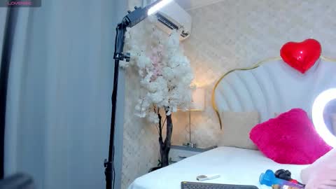 Kendal  online show from February 2026 09:00:02 PM