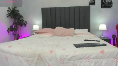 Kendra London online show from March 2026 11:27:01 AM