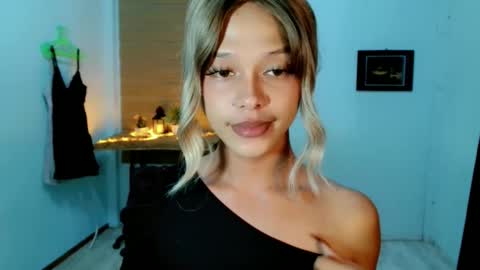 Snapshot of kendra_lunaxx chatting on May 2026 12:12:01 PM kendra_lunaxx online show from May 2026 12:12:01 PM