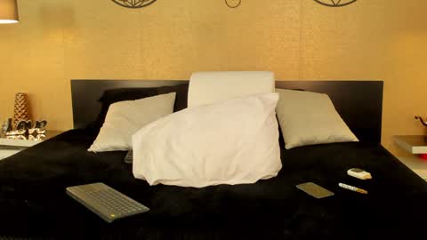 Snapshot of kendraleroy chatting on January 2025 01:09:02 AM KENDRA online show from January 2025 01:09:02 AM