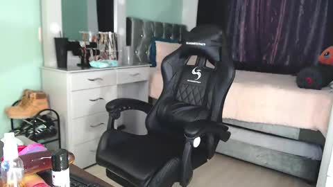 Chriss Morales online show from February 2025 07:19:02 PM