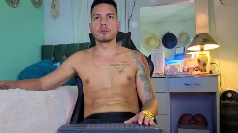 Chriss Morales online show from October 2025 01:04:02 AM