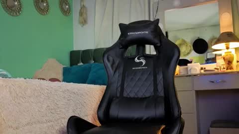 Chriss Morales online show from November 2025 02:56:02 AM