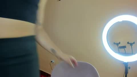 Kenia online show from April 2026 10:41:02 PM