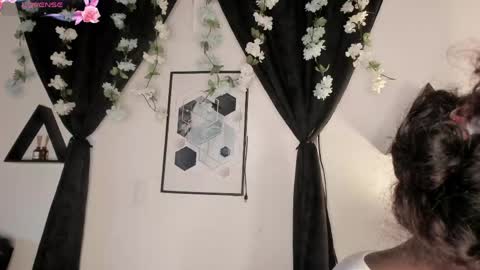 Snapshot of kentha_mitchellss chatting on April 2026 10:39:02 AM KENTHA online show from April 2026 10:39:02 AM