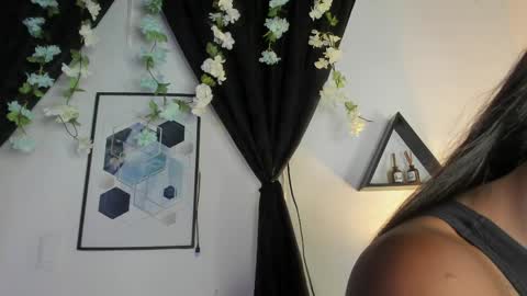 Snapshot of kentha_mitchellss chatting on May 2026 10:44:01 AM KENTHA online show from May 2026 10:44:01 AM