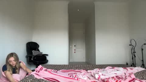 kenziesmithh online show from September 2025 03:11:01 PM