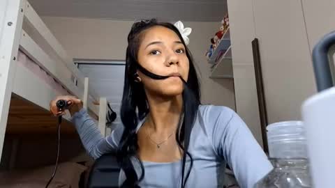 Snapshot of kerryinterrante chatting on March 2026 01:55:01 PM kerryinterrante online show from March 2026 01:55:01 PM