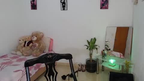 Mia  online show from March 2026 05:43:01 PM