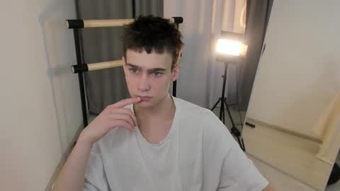 Snapshot of kevin_kess chatting on November 2025 04:24:01 PM Ask me online show from November 2025 04:24:01 PM