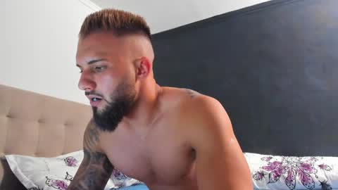 Snapshot of kevin_muscle1 chatting on May 2026 04:04:01 PM Kevin online show from May 2026 04:04:01 PM