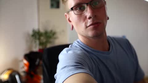 Kev online show from October 2025 11:42:01 AM